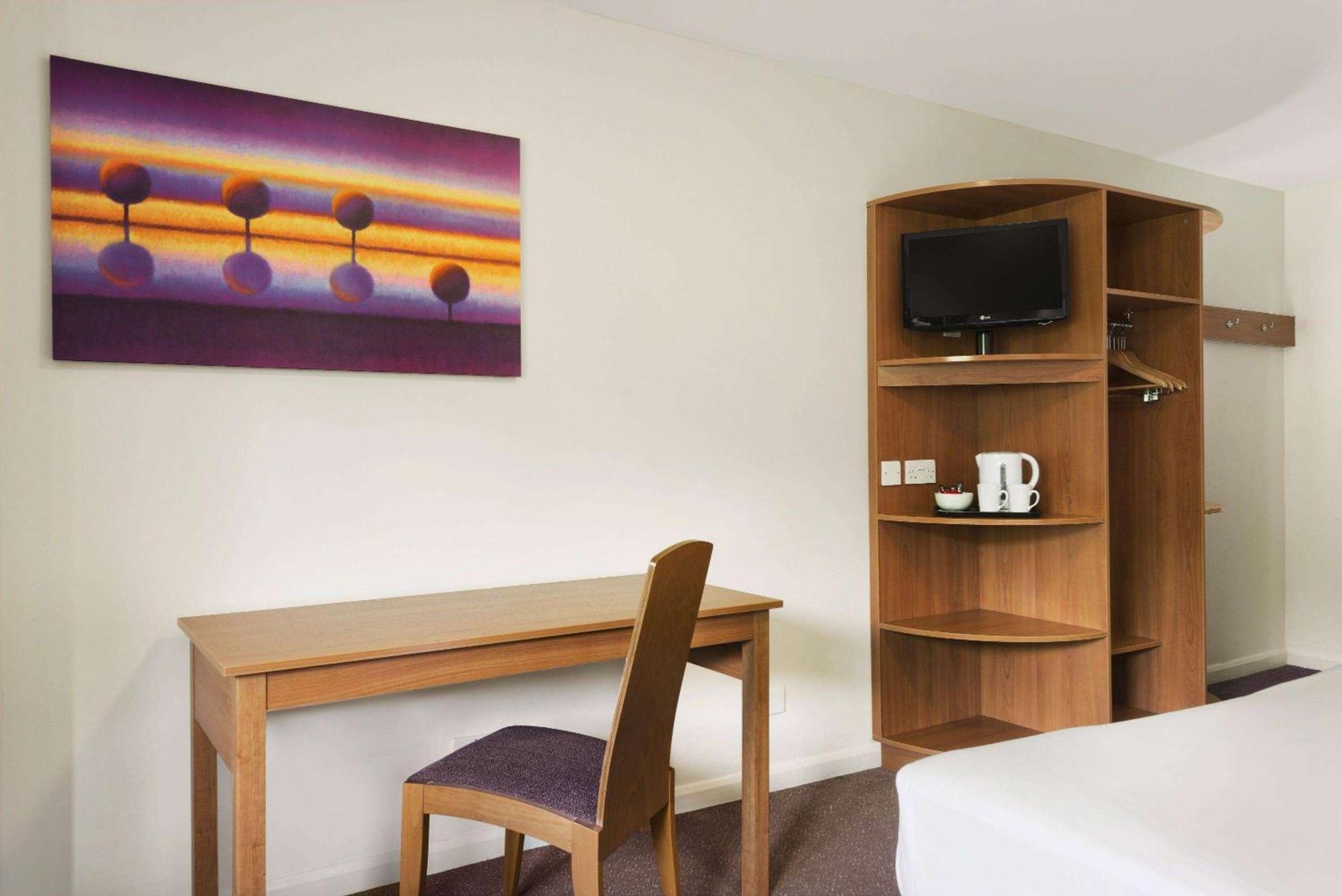 Days Inn Kendal - Killington Lake Exterior foto
