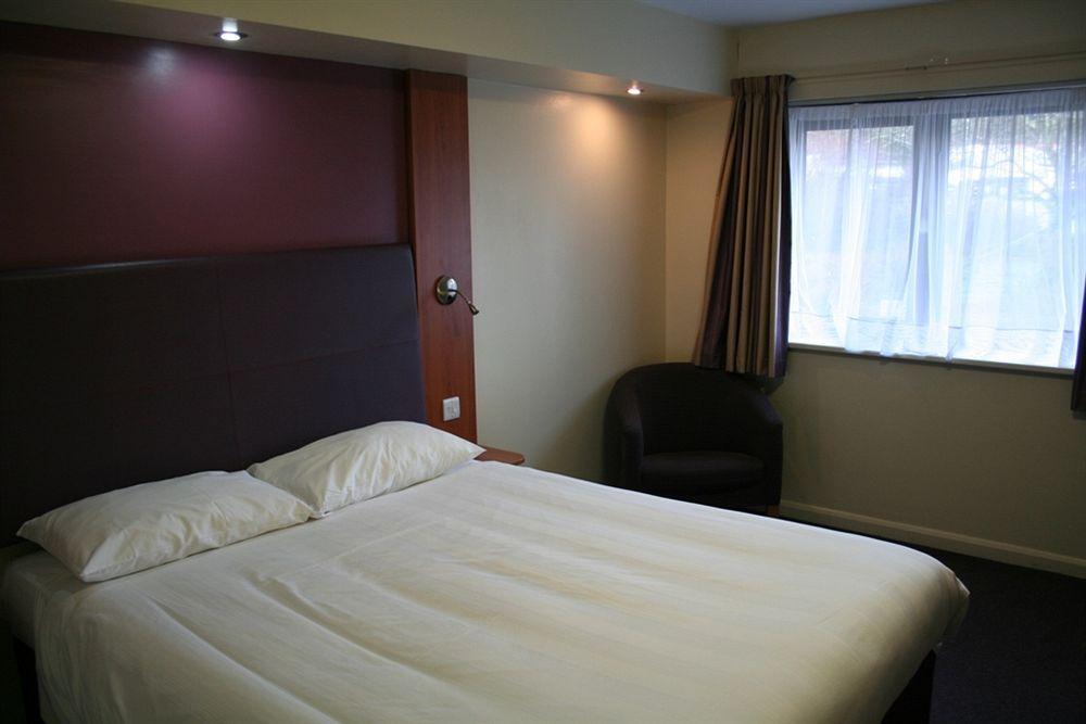 Days Inn Kendal - Killington Lake Exterior foto